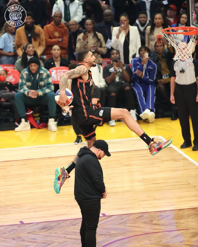 运动场馆及 运动场馆及