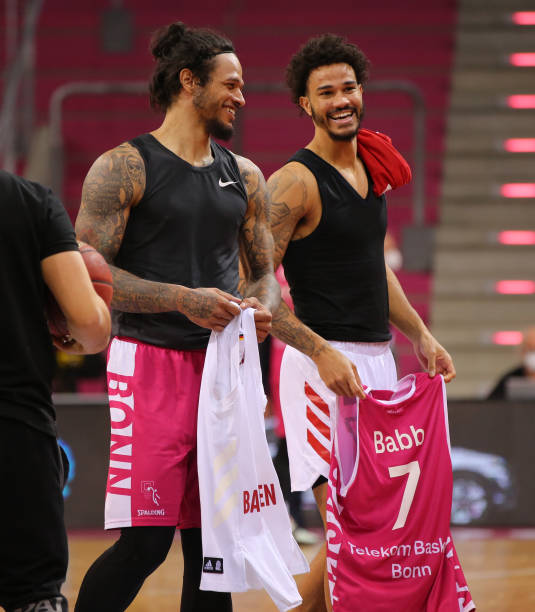 右比赛结果 右比赛结果