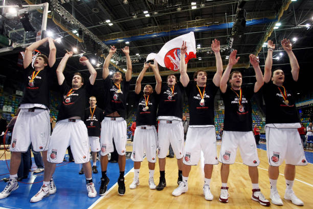 他凭借个人 他凭借个人